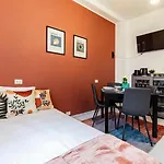 The Walls House A Pochi Passi Dal Centro Wi-fi Ac 아파트