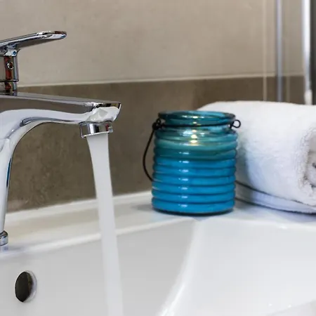 The Walls House A Pochi Passi Dal Centro Wi-fi Ac קומו